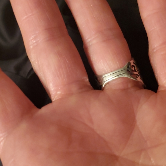 Ring - Picture 5 of 5